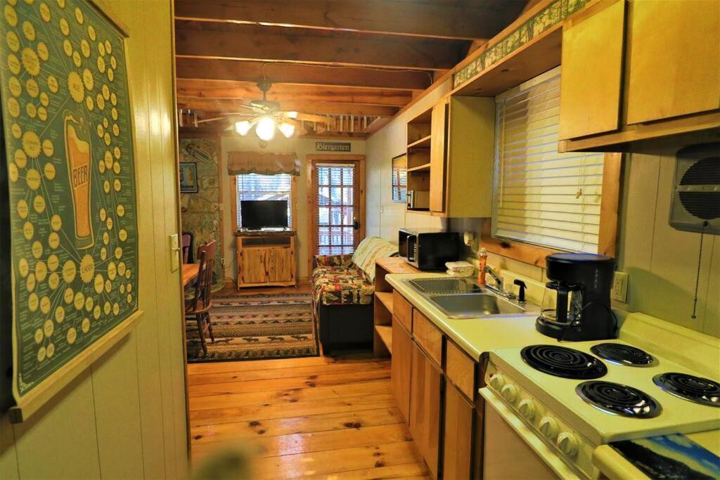Oktoberfest Themed Cabin In Woods Stream #14 هيلين المظهر الخارجي الصورة