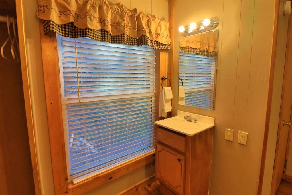 Oktoberfest Themed Cabin In Woods Stream #14 هيلين المظهر الخارجي الصورة